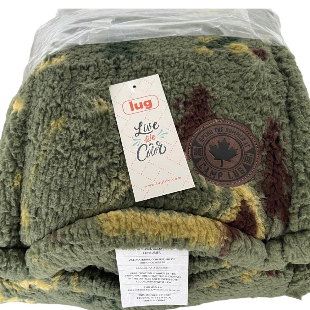 Lug Fall Box 2023 Camp Green Plush Sherpa Throw Blanket - Picture 4 of 9